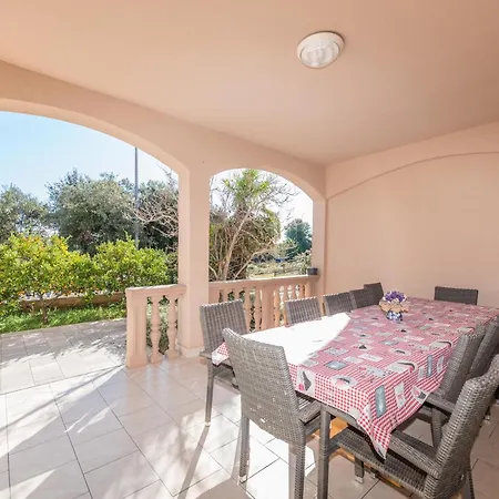 Hébergement de vacances Family Friendly Pool House Ana - Happy *
