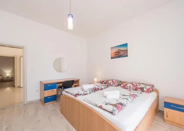 Hébergement de vacances Family Friendly Pool House Ana - Happy *