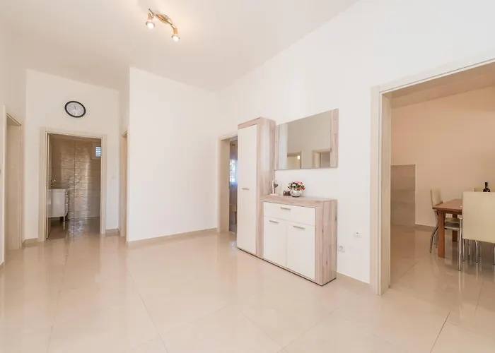 Family Friendly Pool House Ana - Happy Bibinje