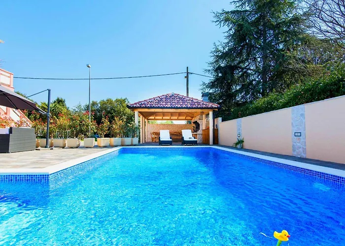 Hébergement de vacances Family Friendly Pool House Ana - Happy *