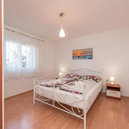 Family Friendly Pool House Ana Near Zadar - Happy Rentals Hébergement de vacances Bibinje