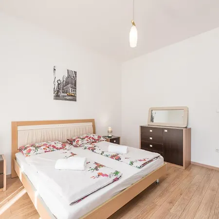 Family Friendly Pool House Ana Near Zadar - Happy Rentals Hébergement de vacances