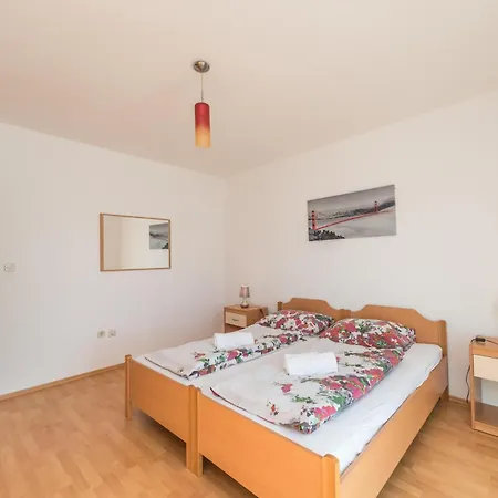 Family Friendly Pool House Ana Near Zadar - Happy Rentals Hébergement de vacances *