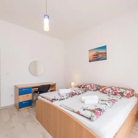 Hébergement de vacances Family Friendly Pool House Ana Near Zadar - Happy Rentals *