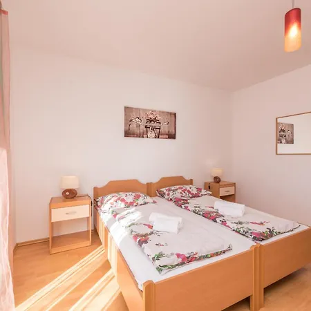 Hébergement de vacances Family Friendly Pool House Ana Near Zadar - Happy Rentals