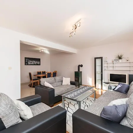 Family Friendly Pool House Ana - Happy Holiday home