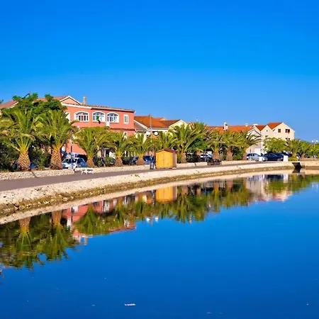 Semesterbostad Family Friendly Pool House Ana - Happy Bibinje