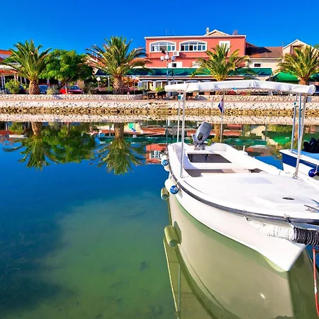 Semesterbostad Family Friendly Pool House Ana - Happy