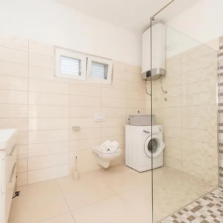 Family Friendly Pool House Ana - Happy בית נופש ביבינייה