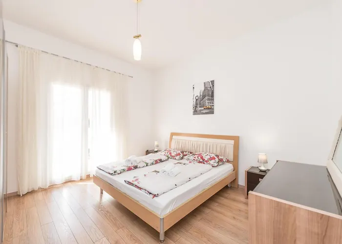 Vakantiehuis Family Friendly Pool House Ana - Happy