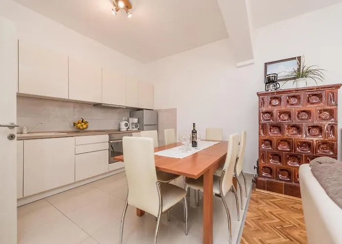 Vakantiehuis Family Friendly Pool House Ana - Happy Bibinje