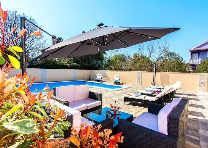 Vakantiehuis Family Friendly Pool House Ana - Happy Bibinje