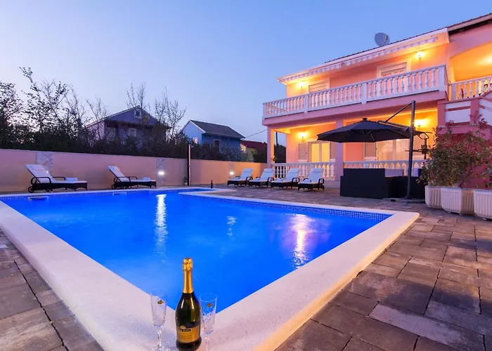 Family Friendly Pool House Ana - Happy Vakantiehuis