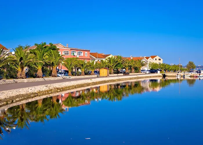 Vakantiehuis Family Friendly Pool House Ana - Happy Bibinje