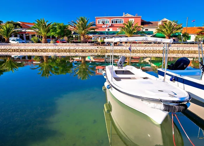 Vakantiehuis Family Friendly Pool House Ana - Happy